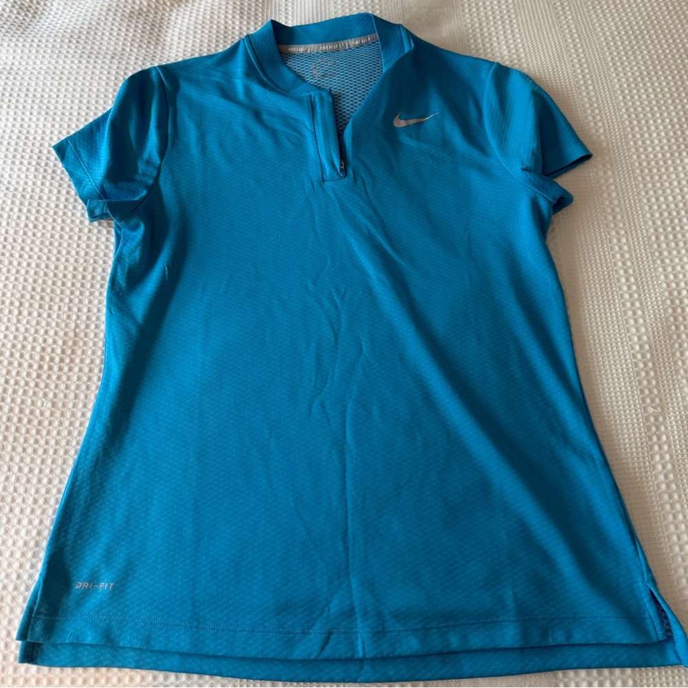 Nike Golf Women's Vibrant Blue Short Sleeve Top